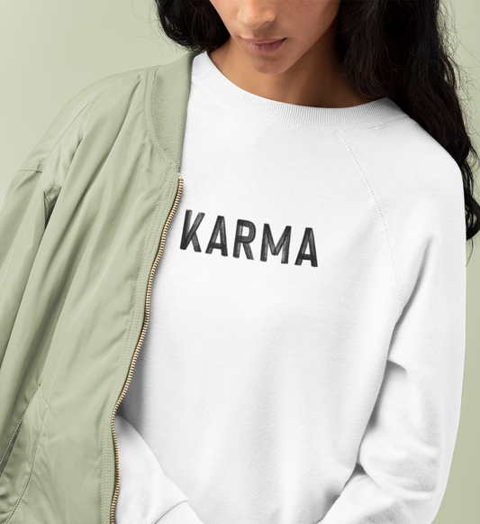 karma l yoga sweatshirt weiß l schöne yoga kleidung l faire mode online shoppen l bewusst leben dank nachhaltiger produktion